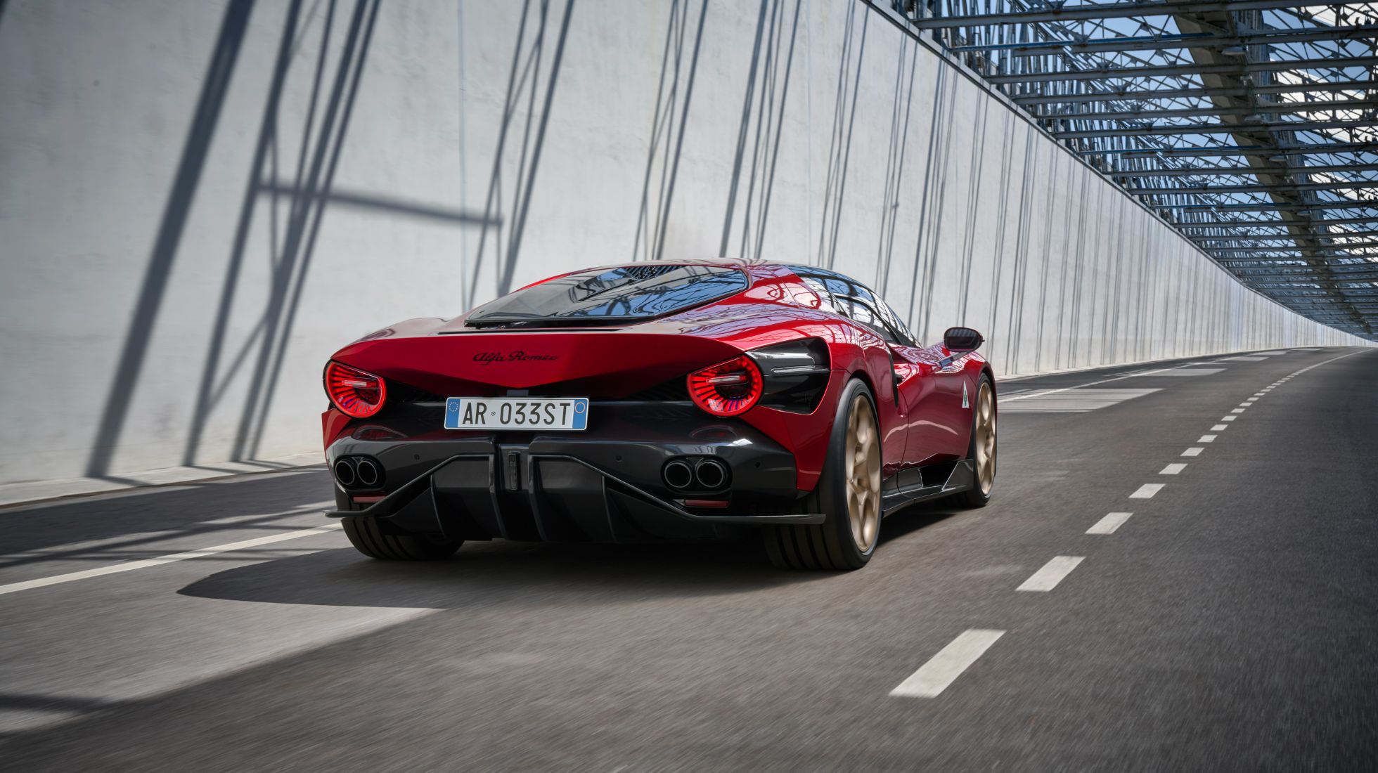 64f053fcd54ae13faea37c3d_Alfa-Romeo-33-Stradale-TopGear-SA-Rear.jpg