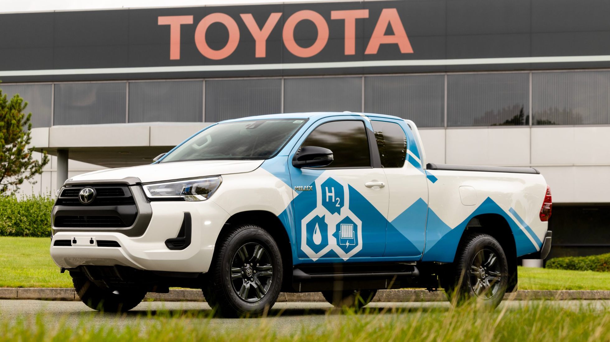 64f9a6d1e51294fa79943710_Hydrogen-Hilux-Prototype-TopGear-SA-Front-end.jpg
