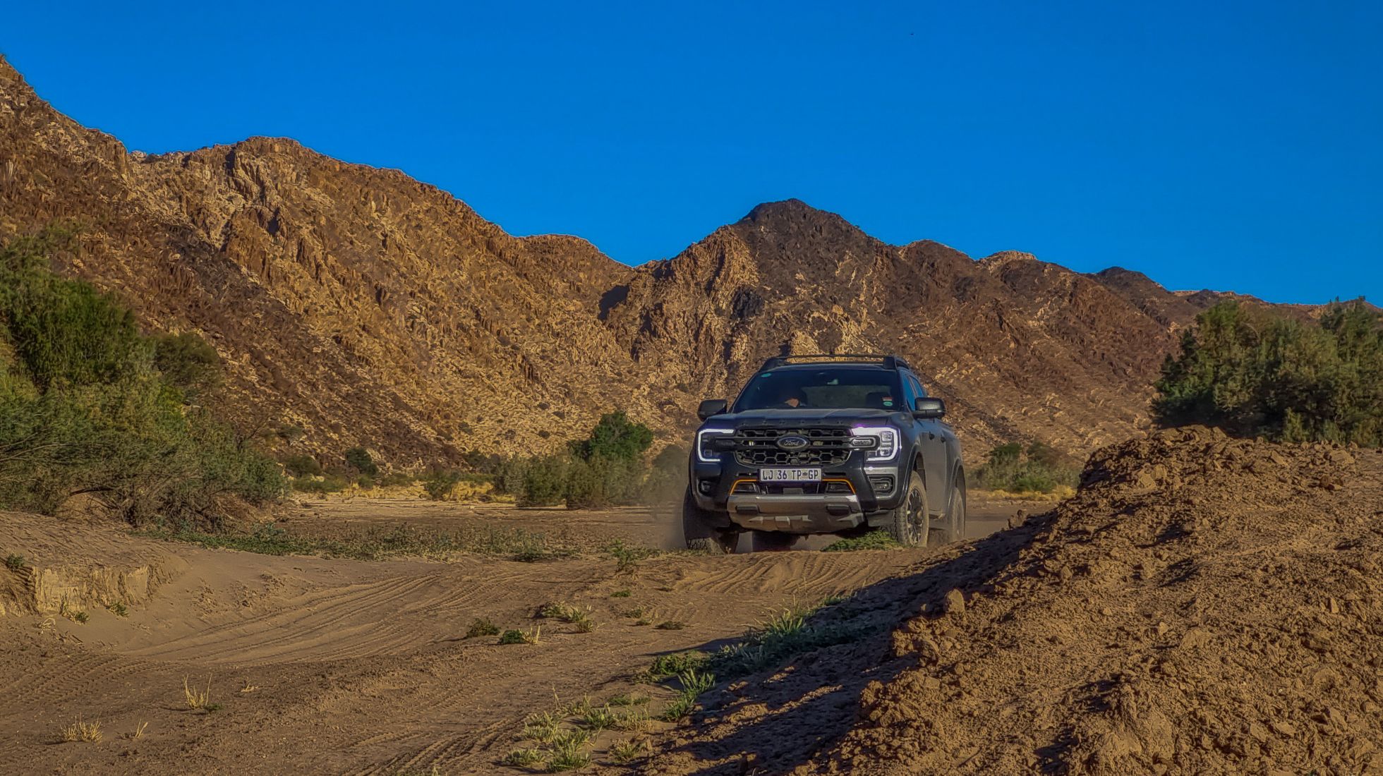 6540ed1900f75281b8ec6d88_Ford-Rager-Wildtrak-X-TopGearSA-Grey-Front.jpg