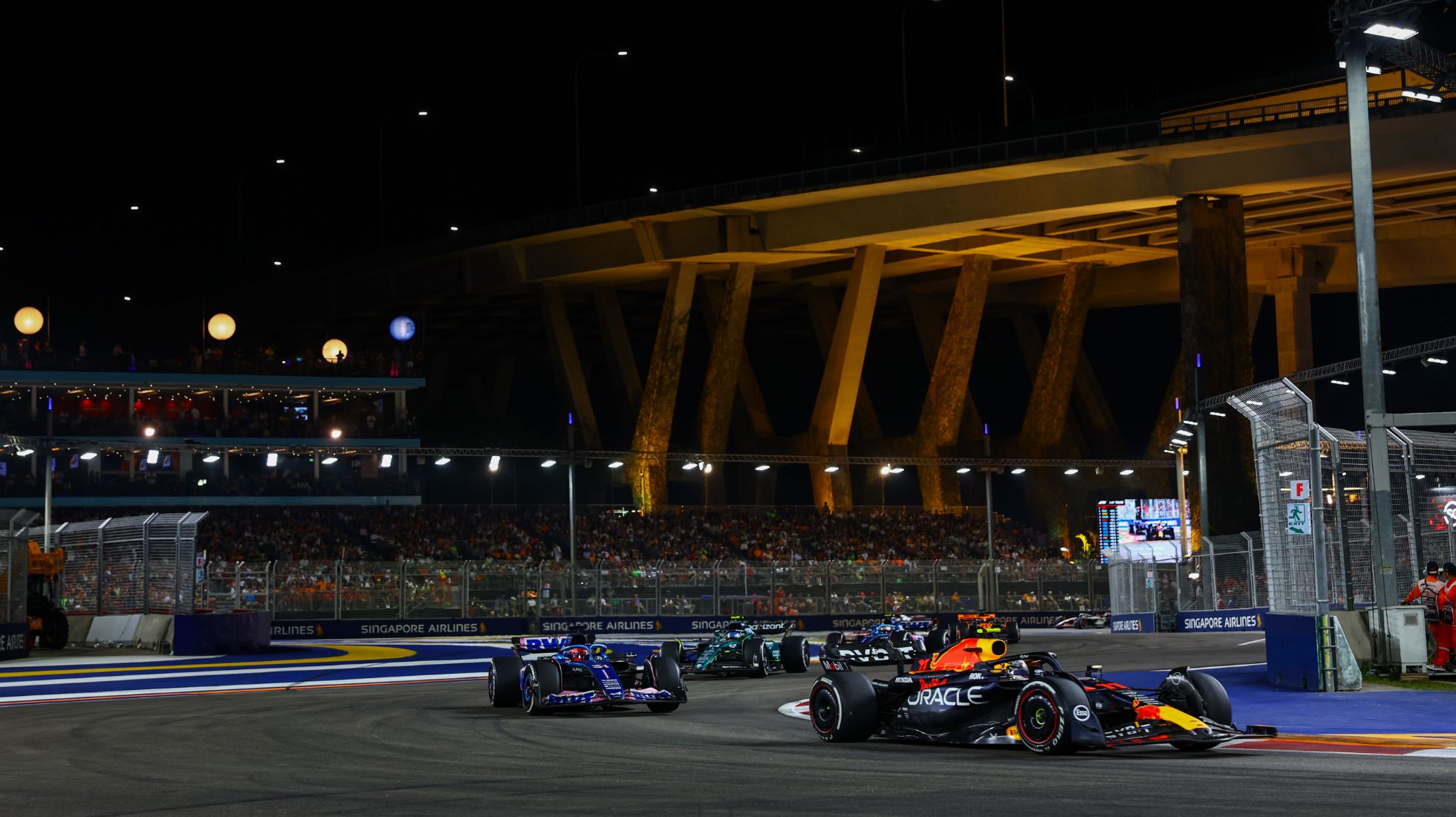 66f3a6e33342ac9c26c03733_Singapore-GP-TopGearSA-Sight-seeing.jpg
