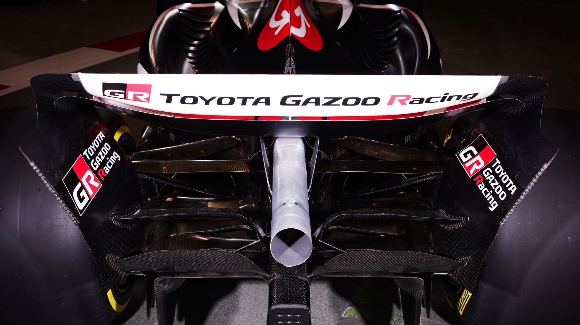 670918dd58333d00cea3c43b_MoneyGram-F1-Car-TopGear-SA-Rear.jpg