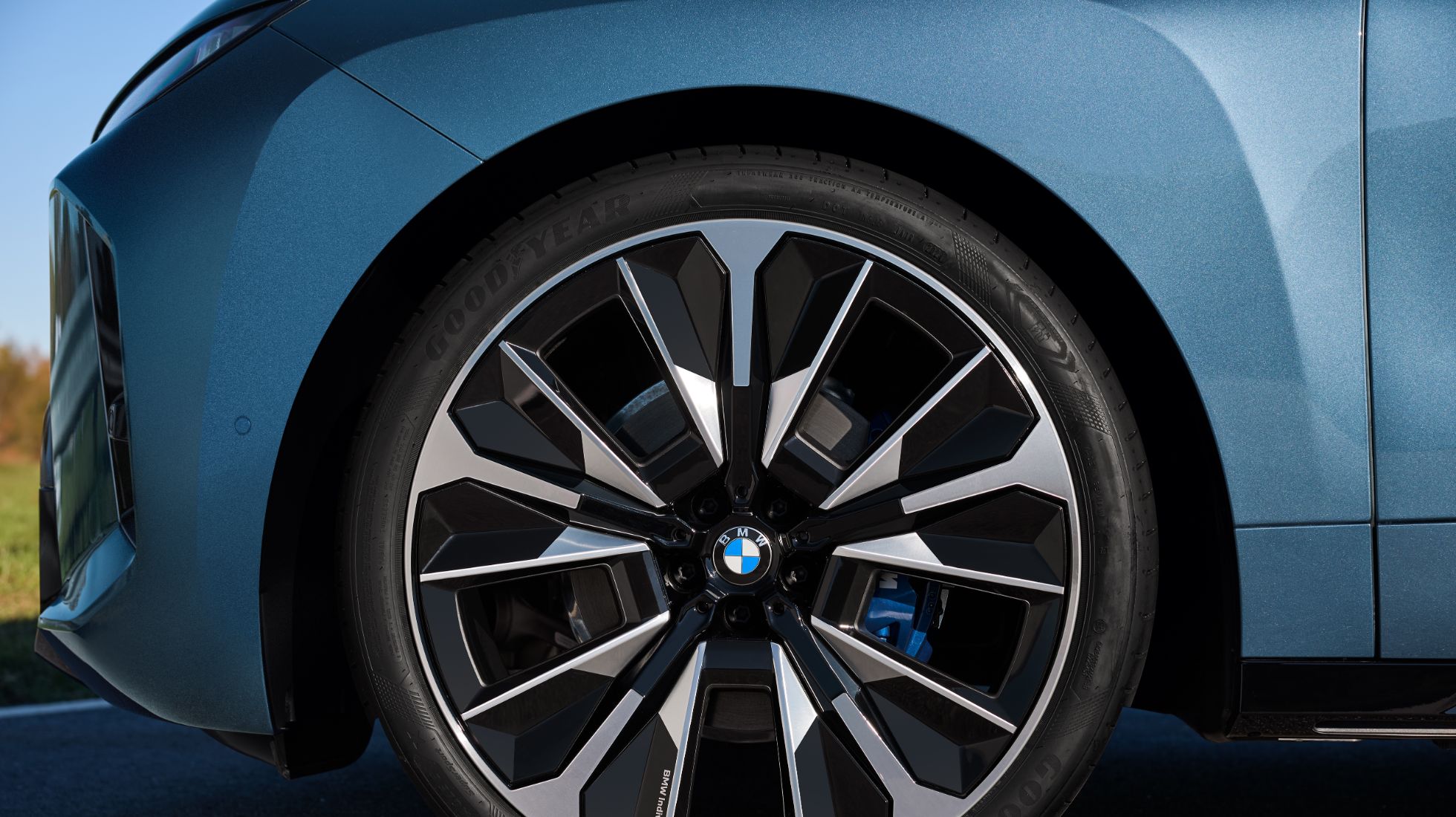 6799f15a8ecf85d833d4451f_BMW-iX-TopGear-SA-Wheels.jpg