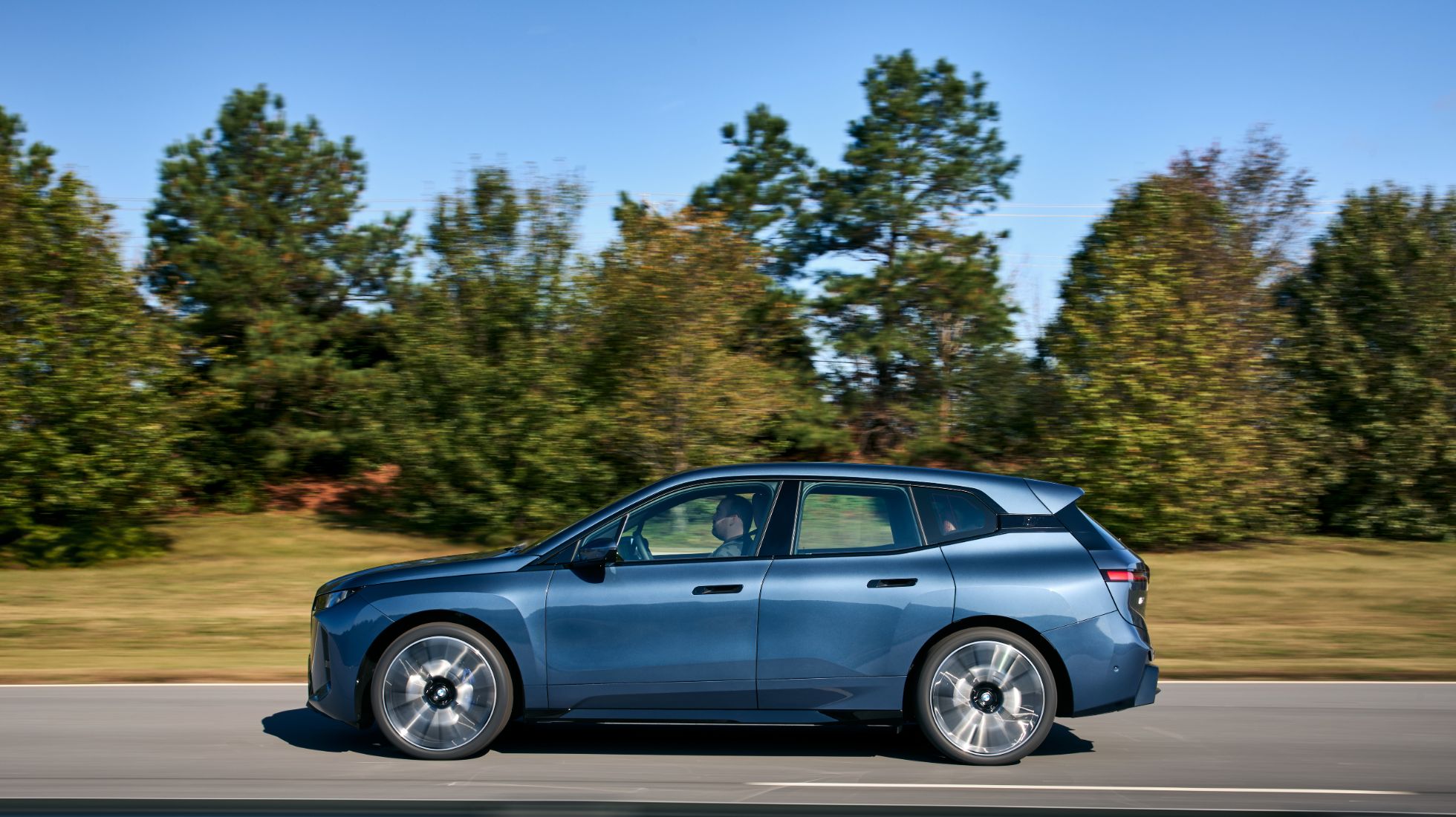 6799f15bd8c19f97858003e2_BMW-iX-TopGear-SA-Side.jpg
