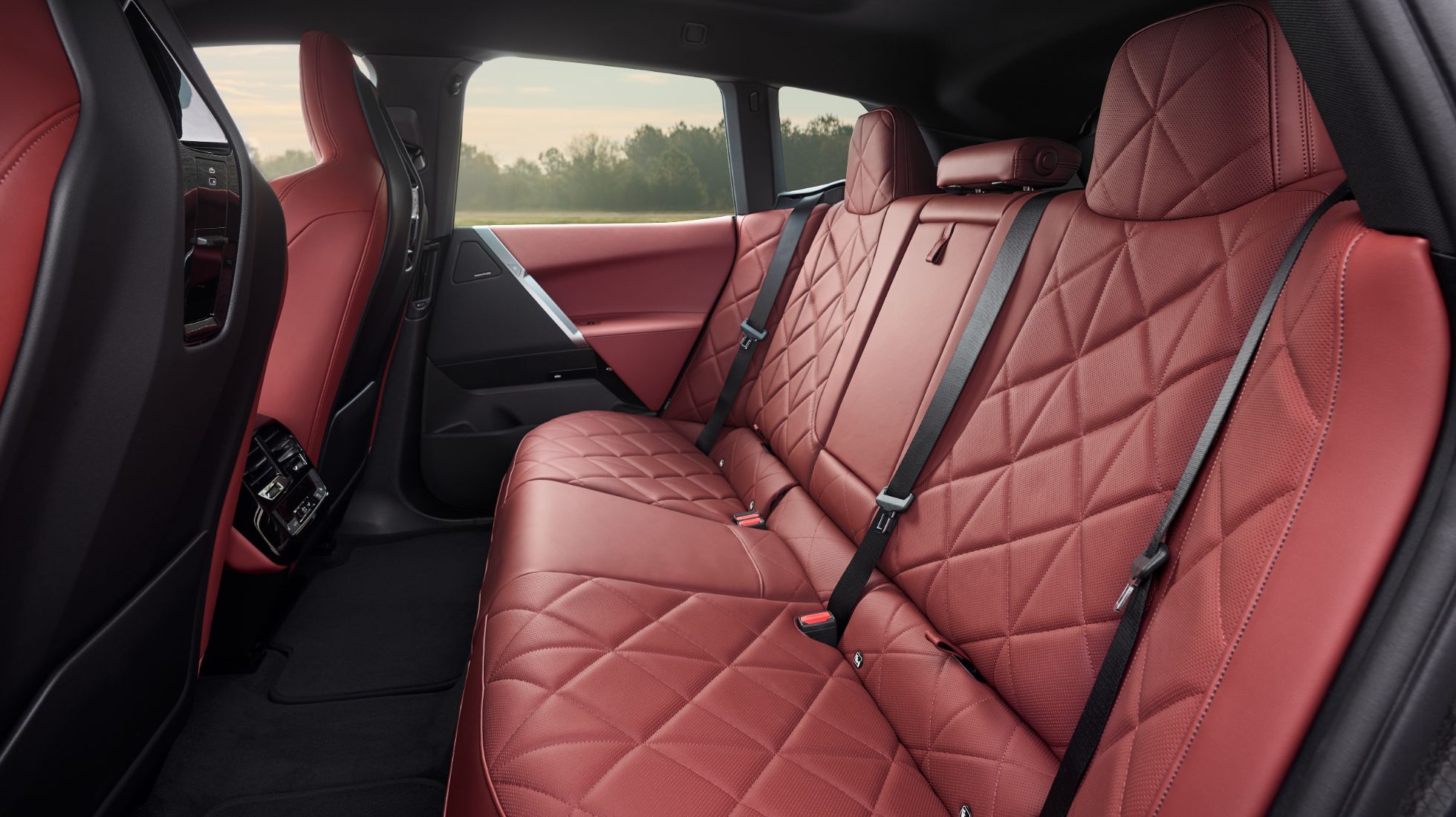 6799f162ac8128feb2e5030b_BMW-iX-TopGear-SA-Rear-Seatsa.jpg