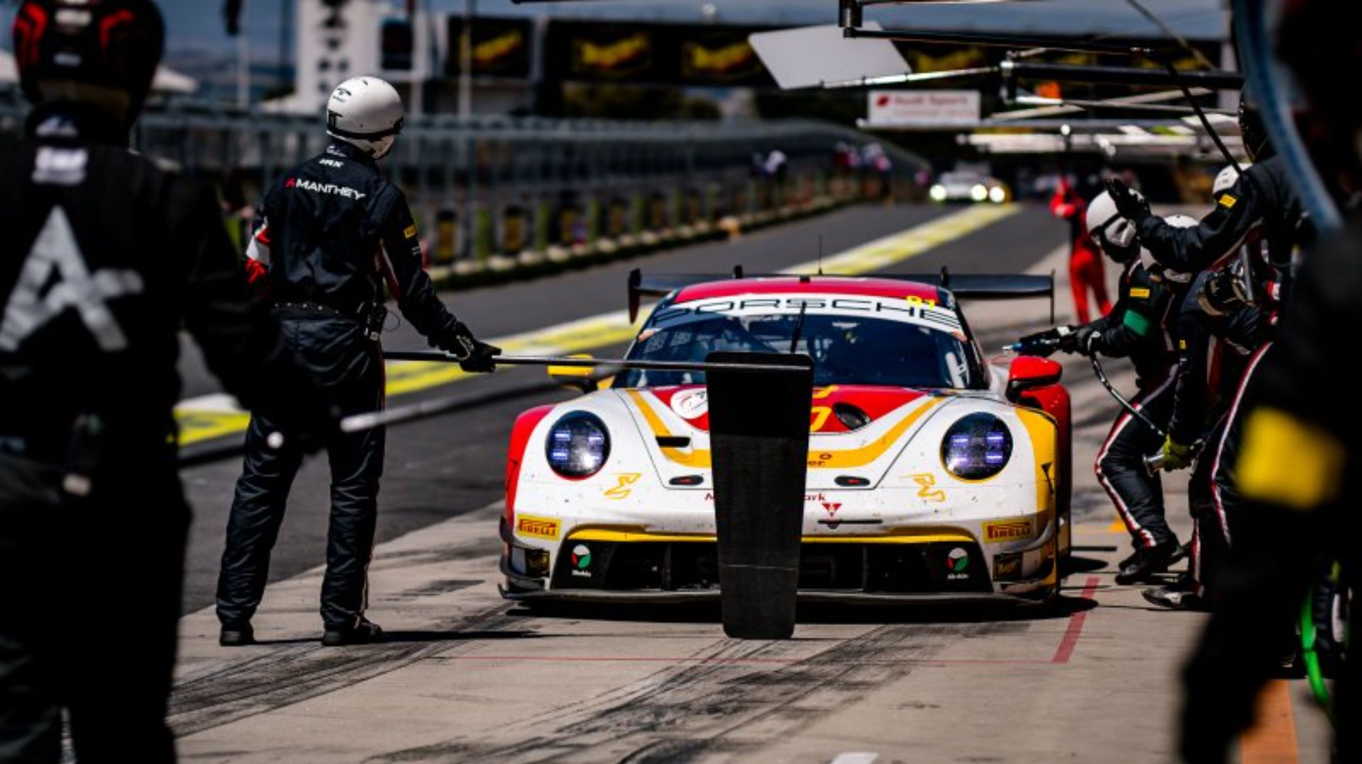 67a0aeadc096ec1346bf88da_GT-Challenge-Bathurst-TopGearSA-Pits.jpg