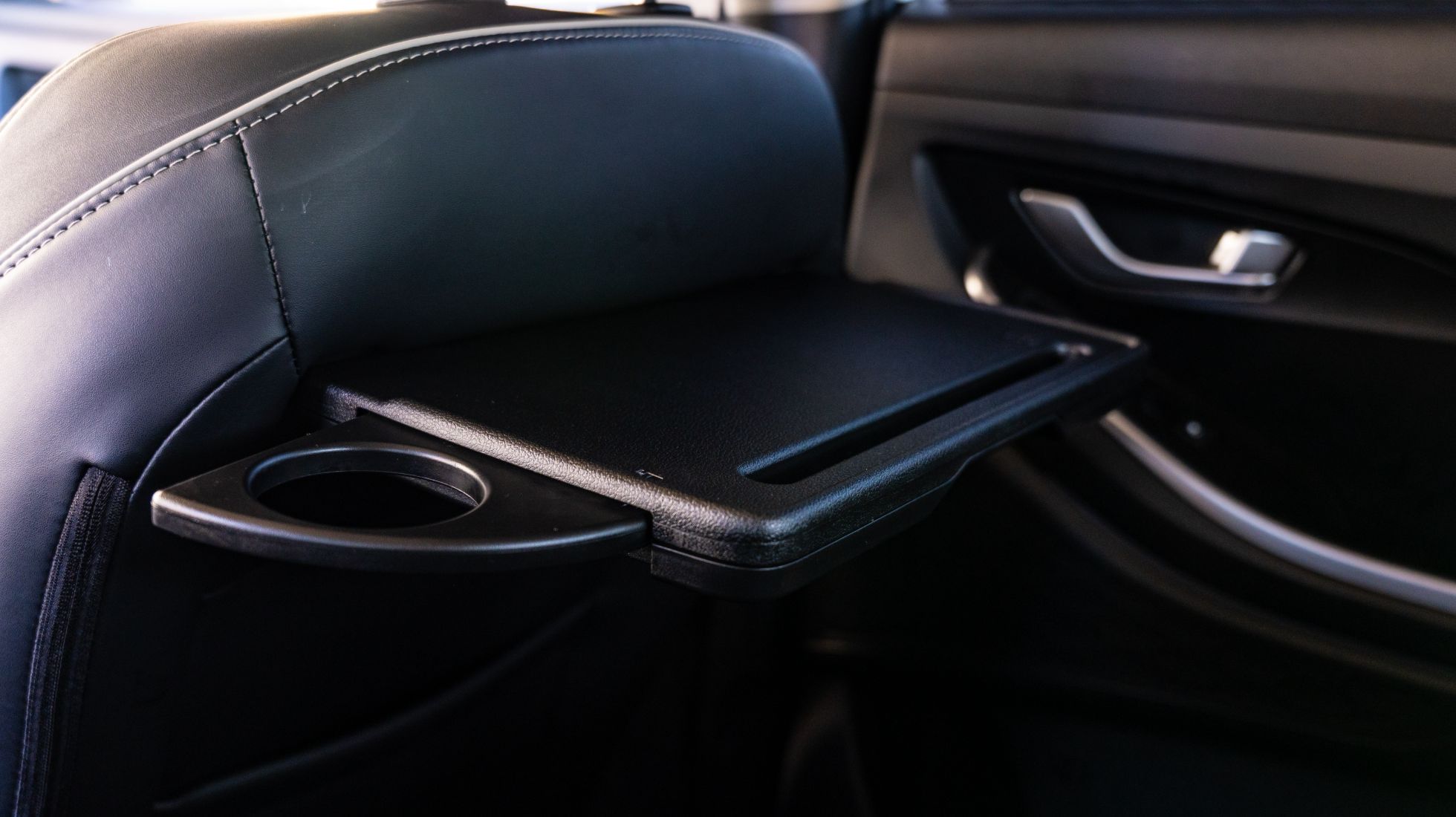 68773ce1f60530fa84ca8466_Hyundai-Alcazar-TopGear-SA-Tray-Tables.jpg