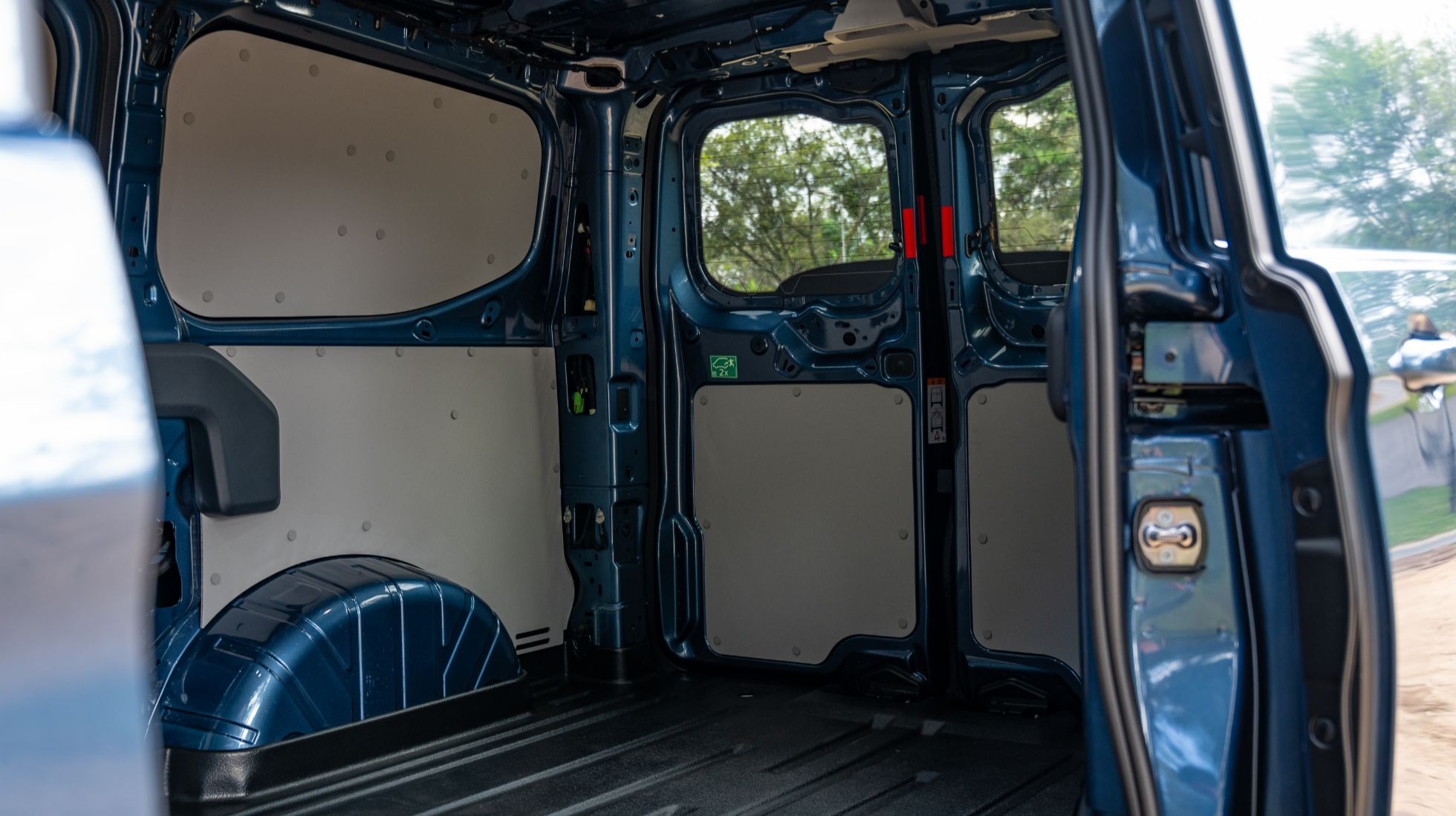 6891b5b1c9dba4276cd7f2d7_Ford-Transit-Custom-Sport-TopGear-SA-10.jpg