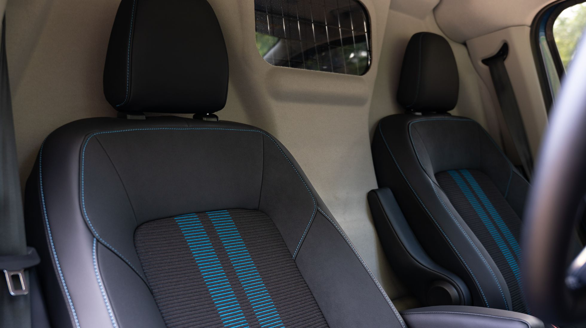 6891b5b1e21a87ead97cd6d0_Ford-Transit-Custom-Sport-TopGear-SA-11.jpg