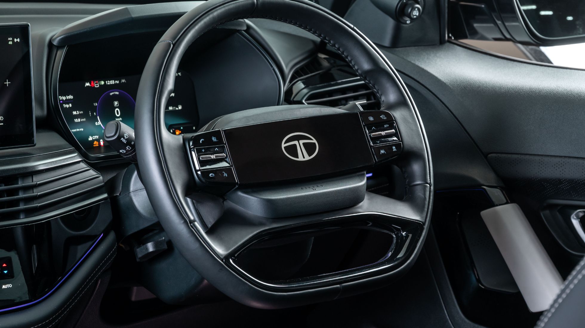 68da32d99ce2e922c49f0606_Tata-Harrier-TopGear-SA-Steering.jpg