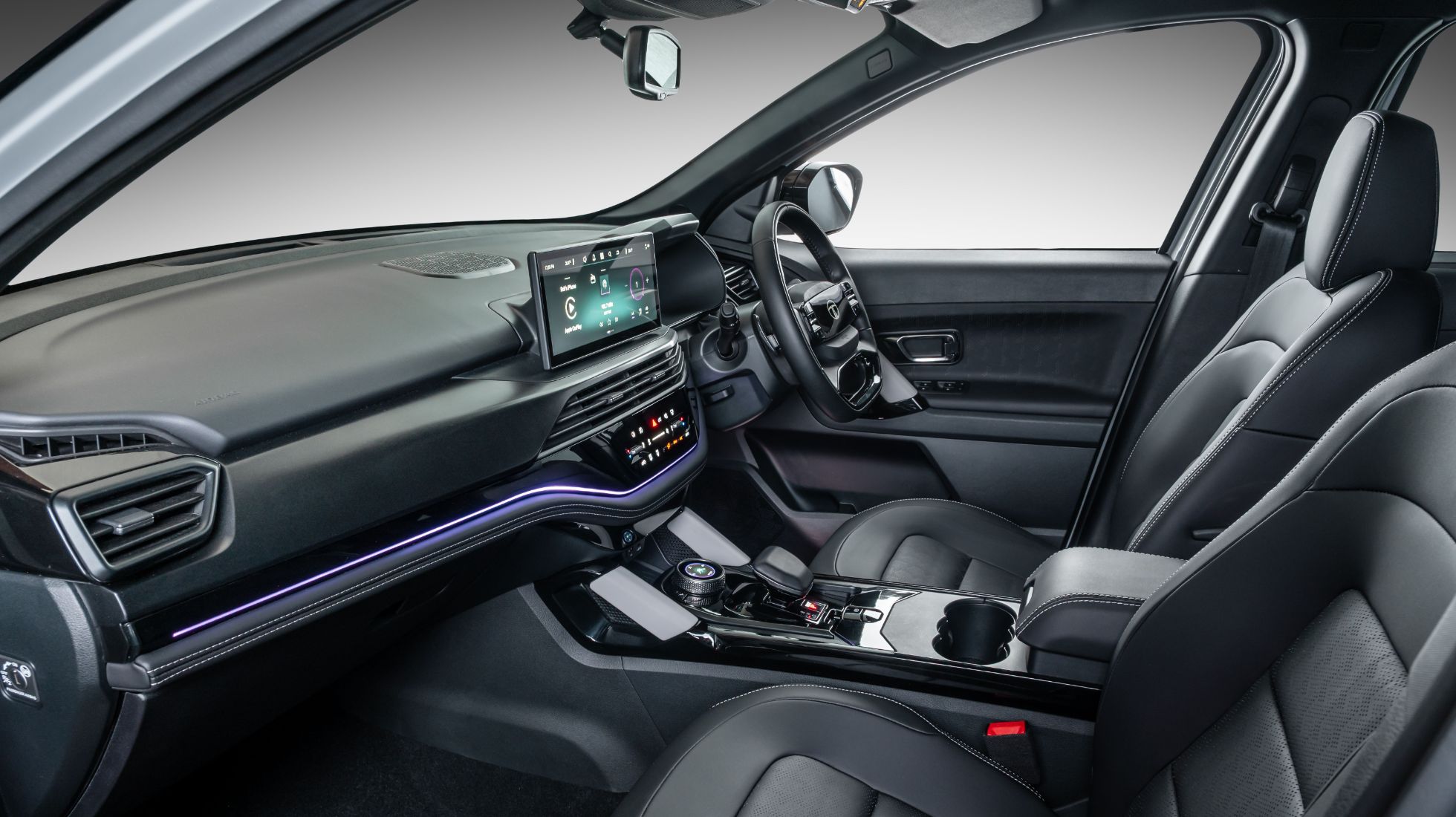 68da32db0a458a7370fe1dc9_Tata-Harrier-TopGear-SA-Interior.jpg