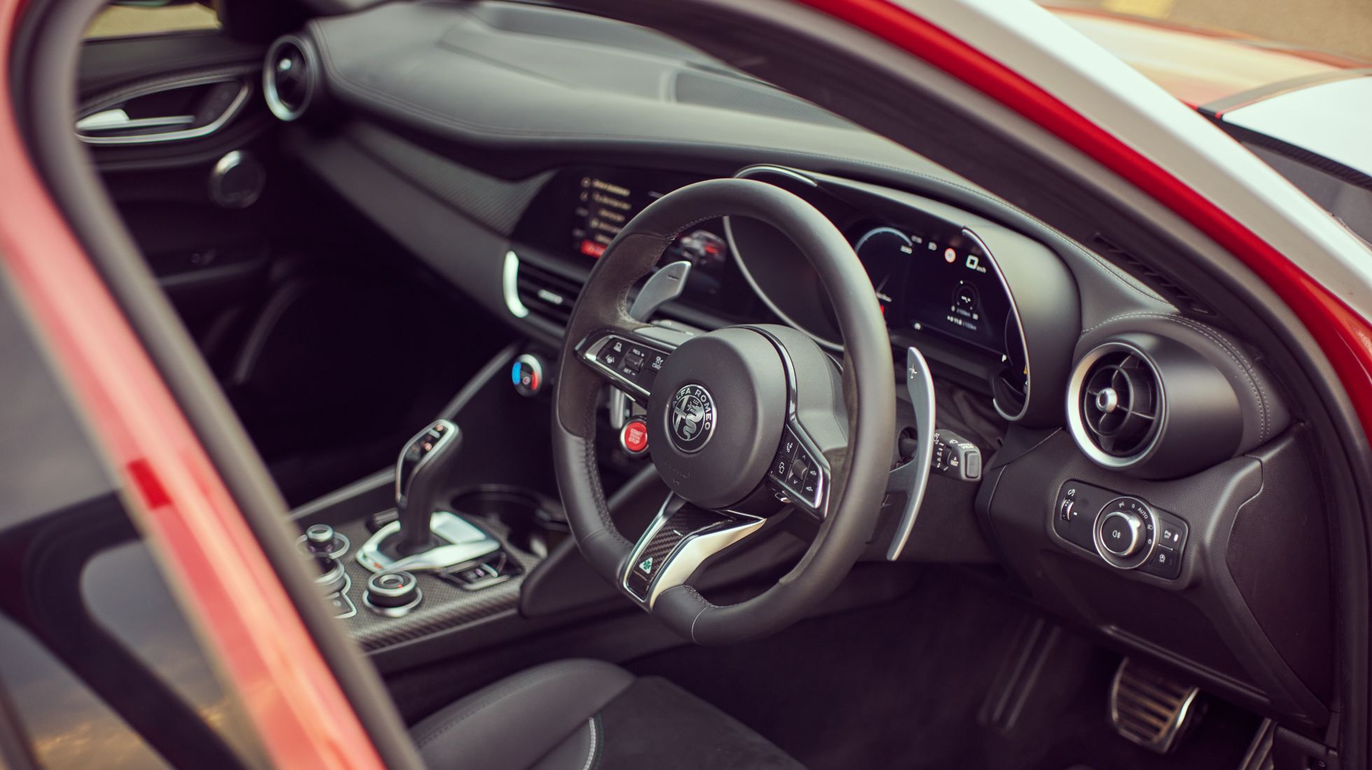 Alfa Romeo Giulia Quadrifoglio, TopGearSA, Interior