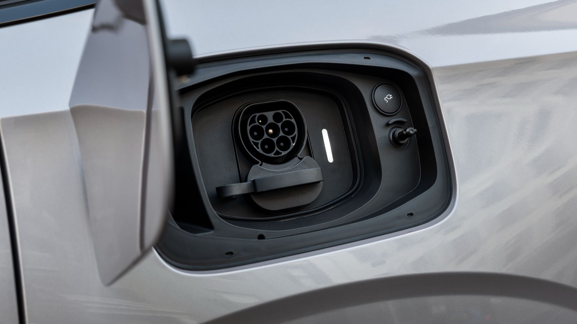 TopGear SA First Drive Review Volvo-es90-2026-exterior-charging-port-101
