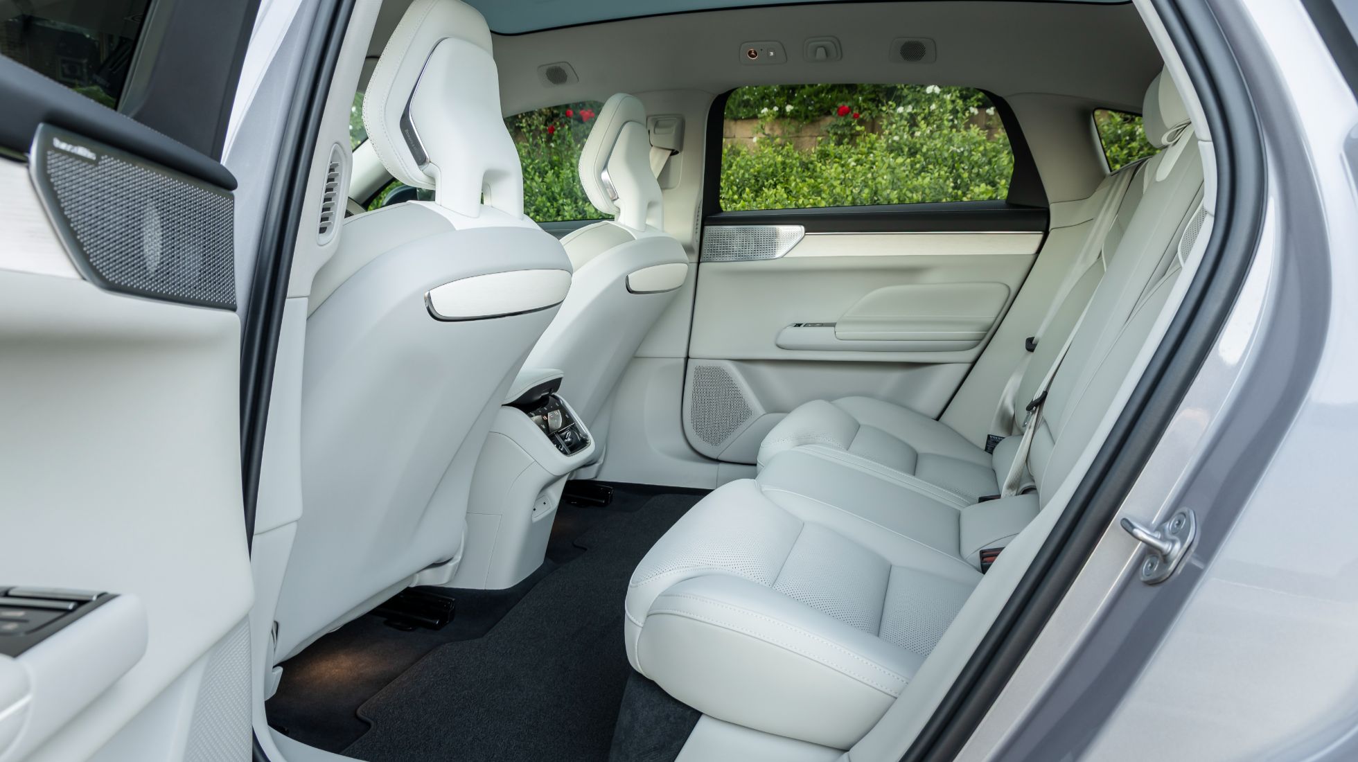 TopGear SA First Drive Review Volvo-es90-2026-interior-back-seats-74