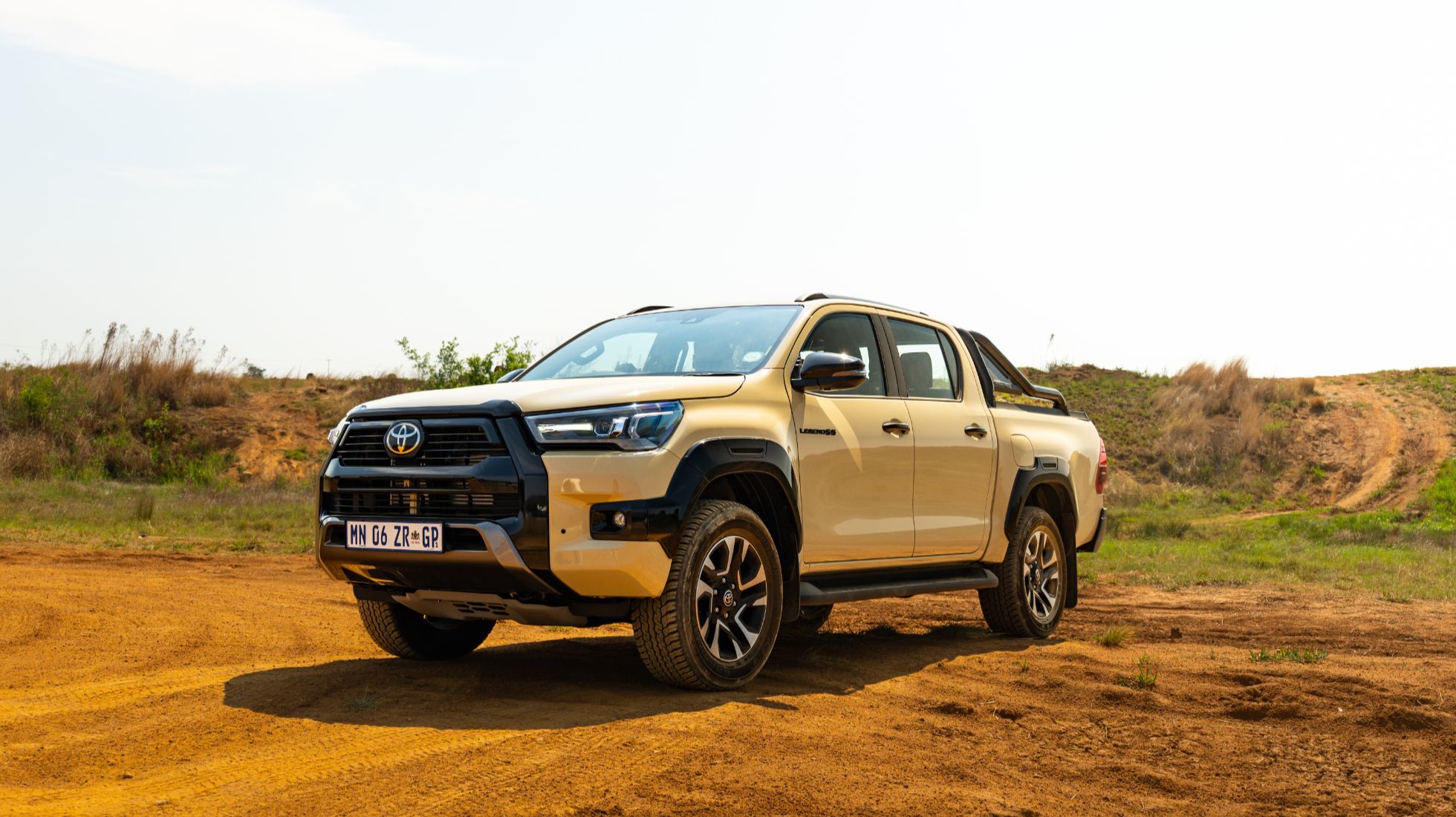 Toyota Hilux Legend 55, TopGearSA, Front Dirt