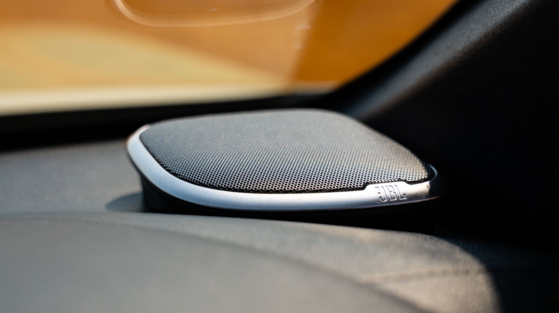 Toyota Hilux Legend 55, TopGearSA, Speaker