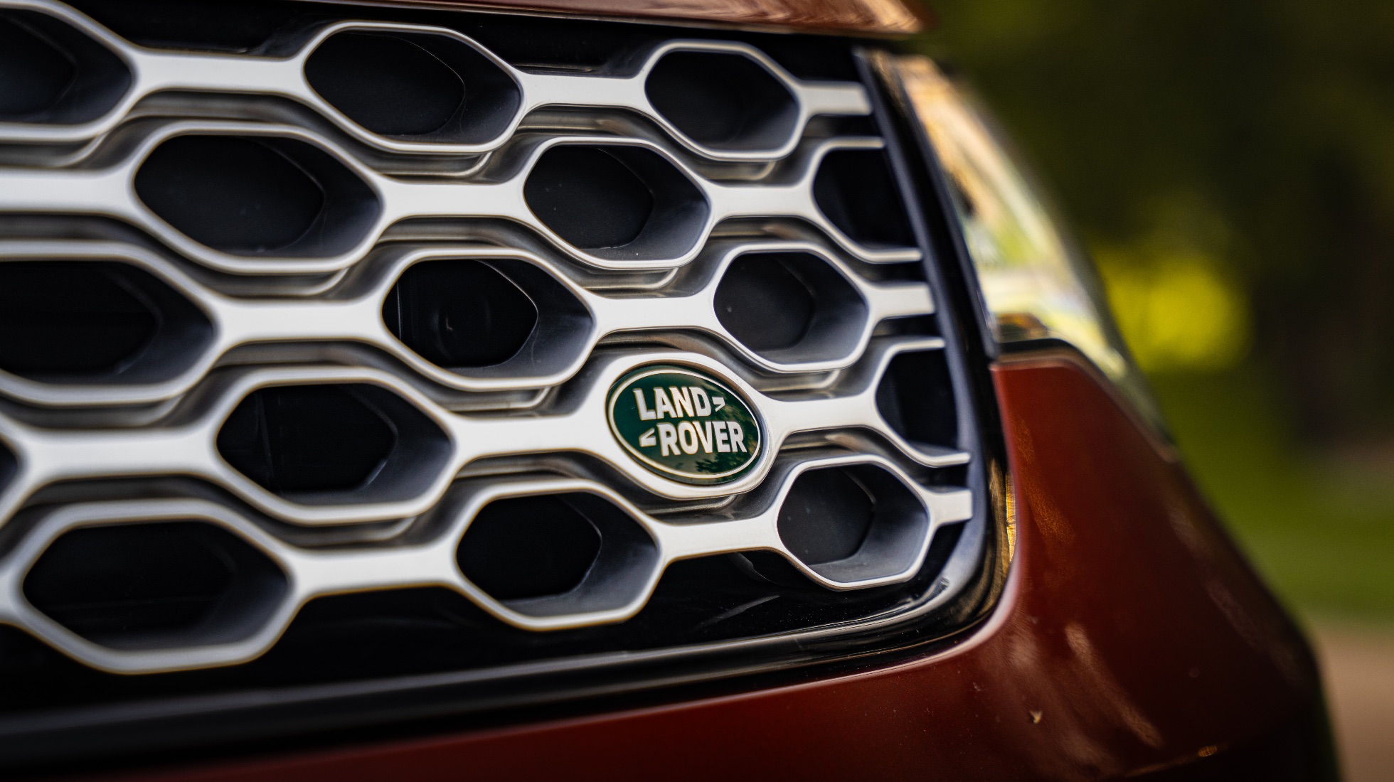 Land Rover Discovery Gemini TopGear SA Review 2026 Front Grille pattern