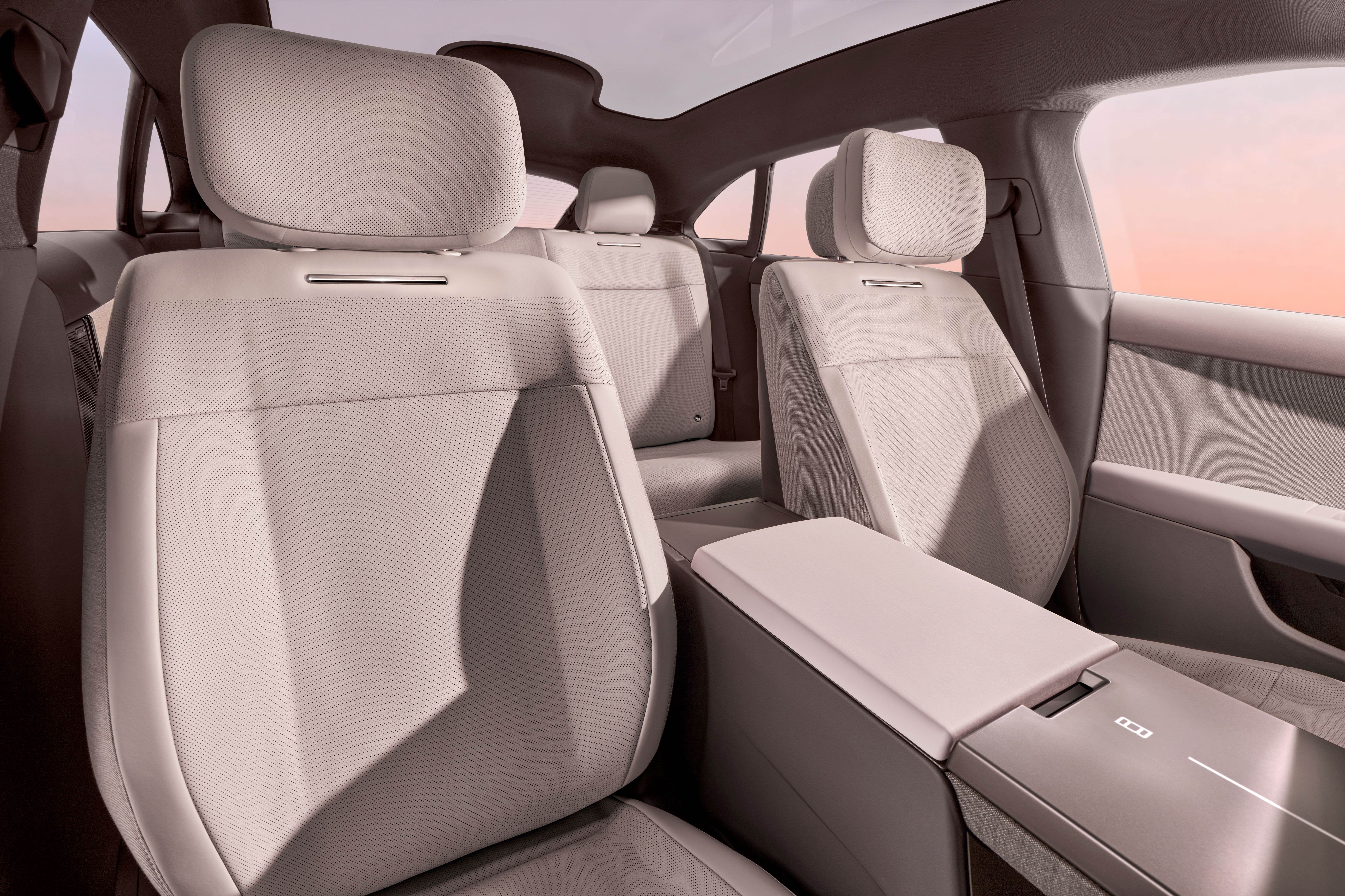 RR_GT_INTERIOR_PASSENGER-REVERSE TopGear South Africa