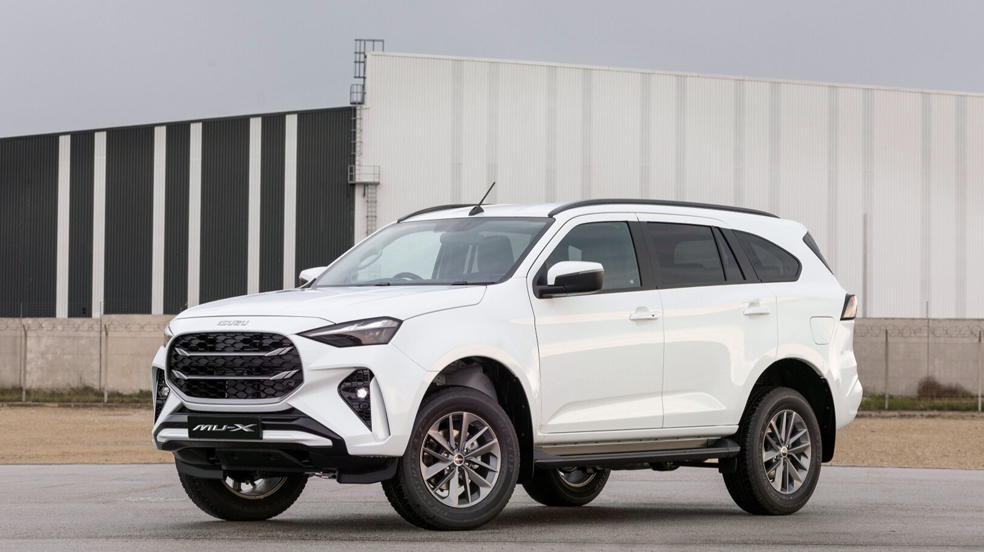 Isuzu mu-X TopGear SA Front EAND