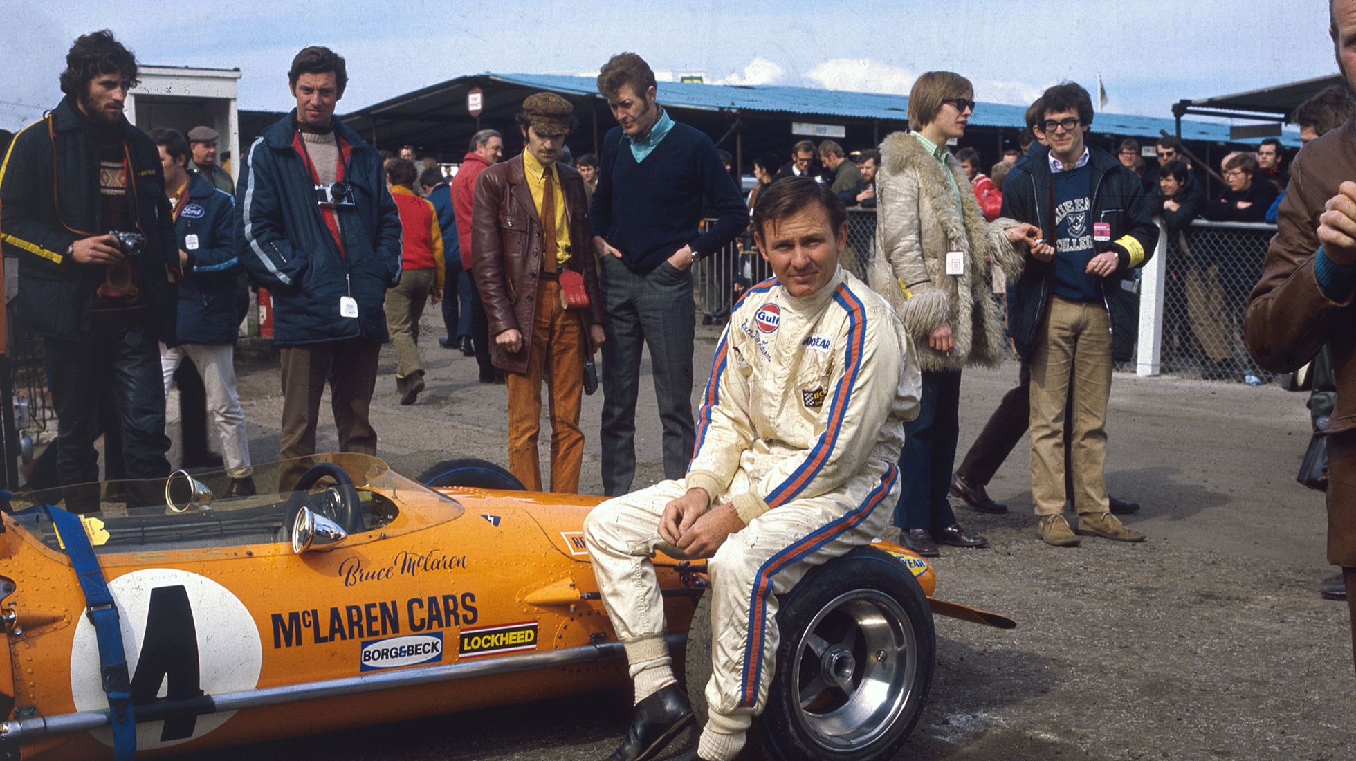 CREDIT GETTY Bruce McLaren_March 1970_McLaren Ford M14A before the start of the Race of Champions at Brands Hatch in Kent