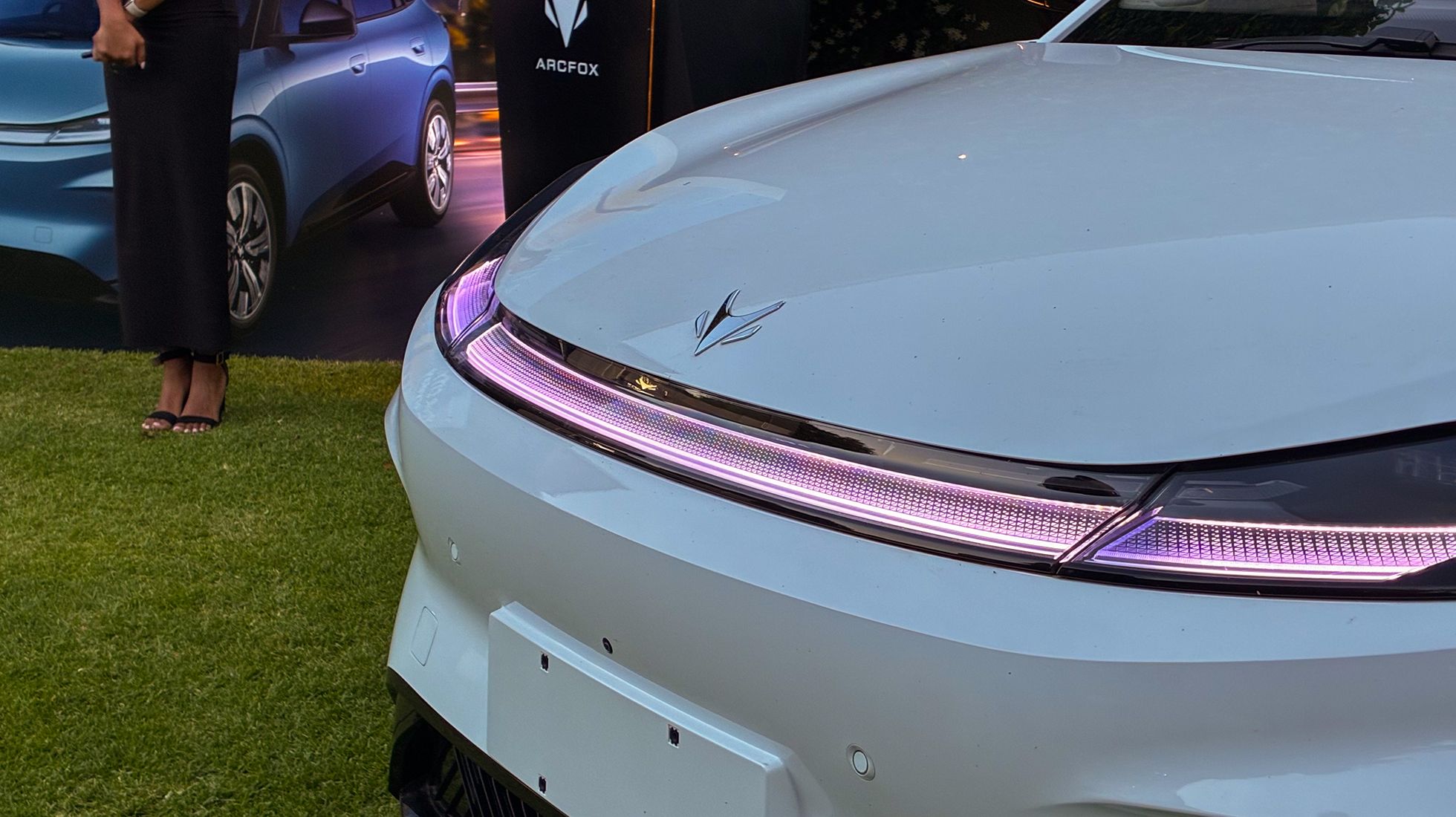 Arcfox T1, TopGearSA, Close Light Bar